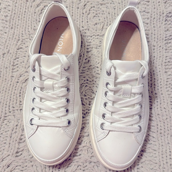 Vionic White Nappa Leather Sneaker with embossed details - Picture 3 of 13